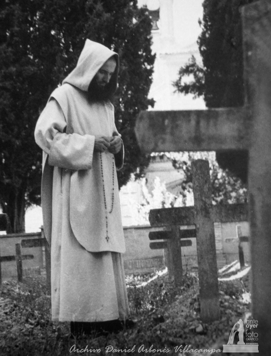 Oración ante las tumbas anónimas