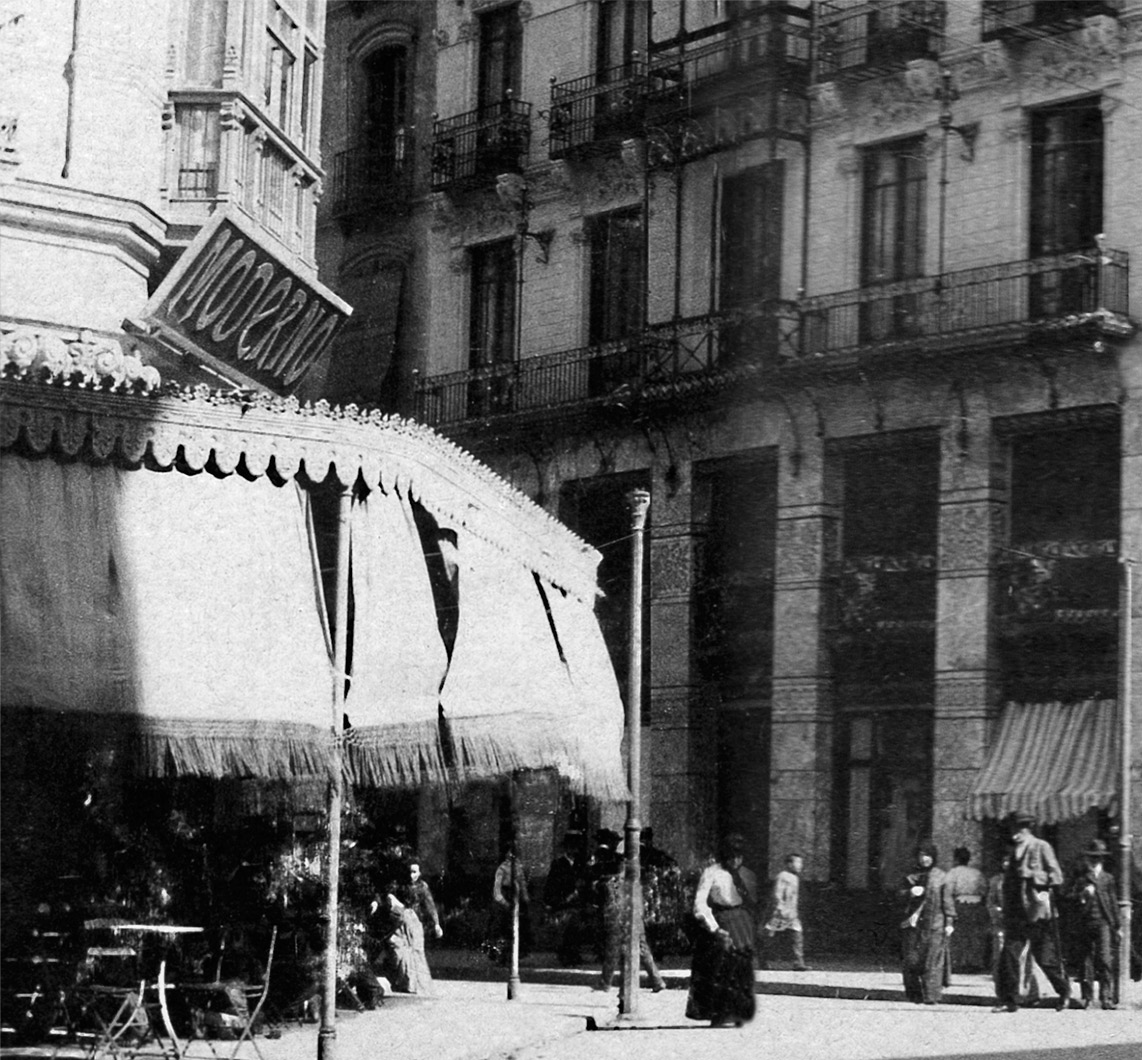 Detalle de la fachada del edificio sito en Alfonso I nº 1