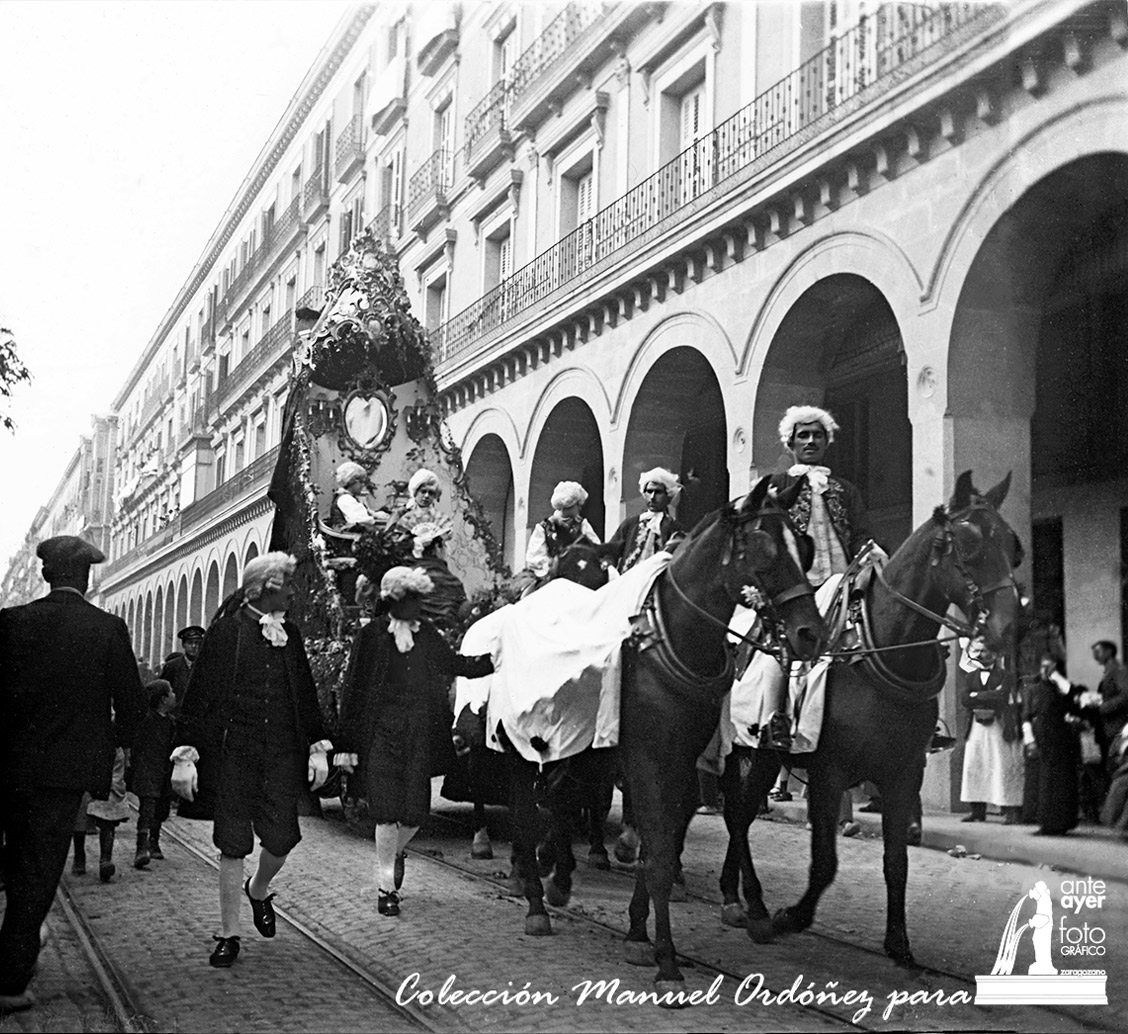 Carroza representando un gabinete de estilo Luis XV
