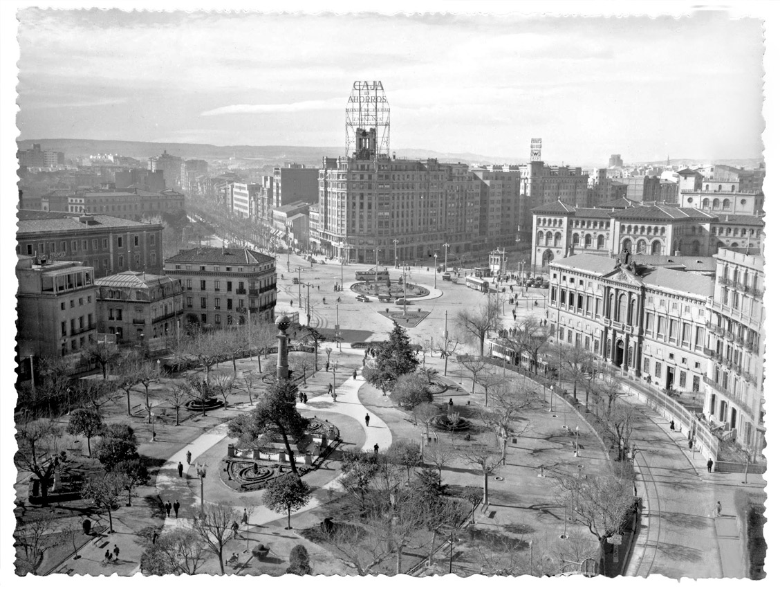Panorámica de las Plazas de Aragón y de B. Paraíso, CA. 1957. Postal de ediciones Artigot archivo municipal de Zaragoza