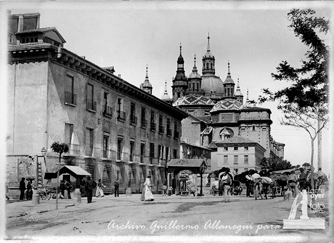 Las casas del Puente y El paseo del Ebro. Hacia 1900. Archivo Guillermo Allanegui