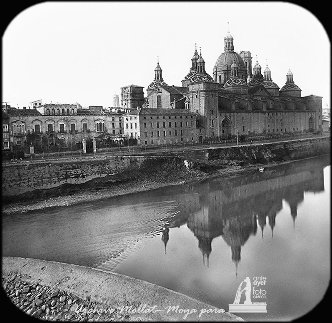 Paseo del Ebro desde el puente de Piedra, 1889. Cristal positivo para Linterna mágica tomado por Lévy et Cie. Archivo Mollat-Moya