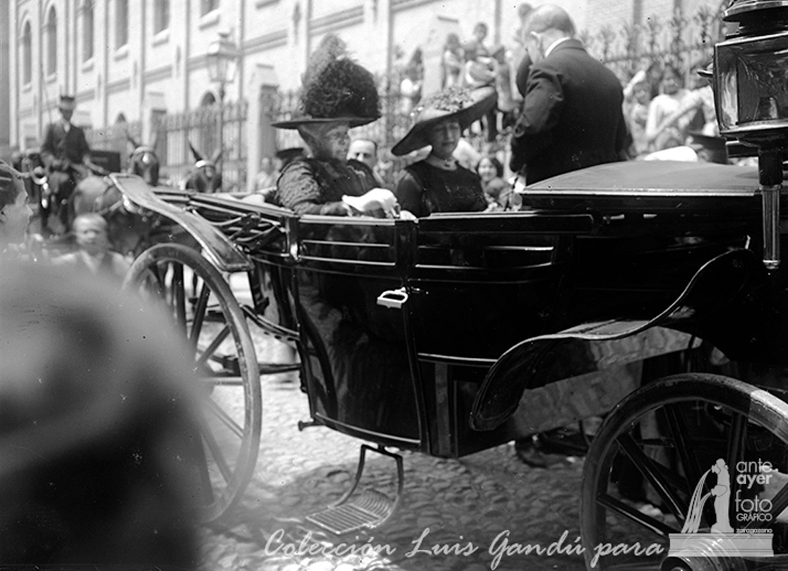Visita de S. A. Doña Isabel de Borbón y Borbón a la ciudad de Zaragoza. Colección Luis Gandú Mercadal