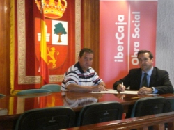 IBERCAJA FIRMA UN CONVENIO CON LA ASOCIACIÓN CULTURAL  DEPORTIVO RECREATIVA SAN AGUSTIN DE FUENTELENCINA
