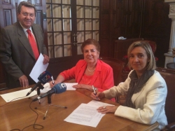 DONACIÓN DE LA BIBLIOTECA DE ISABEL FALCÓN AL CENTRO DE DOCUMENTACIÓN DE IBERCAJA