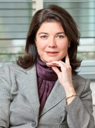 CONFERENCIA DE CARMEN BECERRIL EN IBERCAJA PATIO DE LA INFANTA