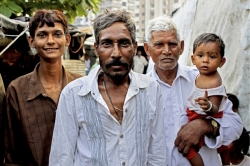 INDIA. VIRGINIDAD RASGADA, EXPOSICIÓN FOTOGRÁFICA EN ZENTRUM