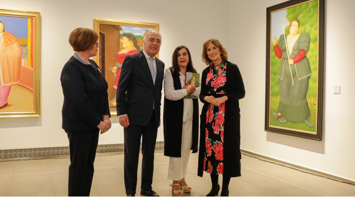 Fernando Botero. Sensualidad y melancolía. Rosario Añaños, directora del Museo Goya; José Luis Rodrigo, director general de Fundación Ibercaja; Marisa Oropesa, comisaria de la muestra ; Mayte Ciriza, jefa del Área de Cultura de Fundación Ibercaja.