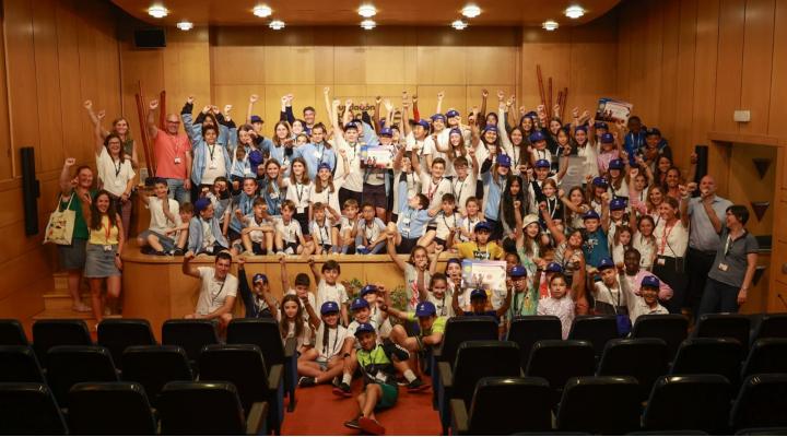 El mercado de cooperativas escolares, impulsado por Fundación Ibercaja, se ha desarrollado esta mañana en Logroño