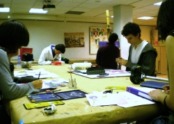 EXPOSICIÓN SOLIDARIA DE LOS ALUMNOS DE ARTES PLÁSTICAS EN IBERCAJA ACTUR