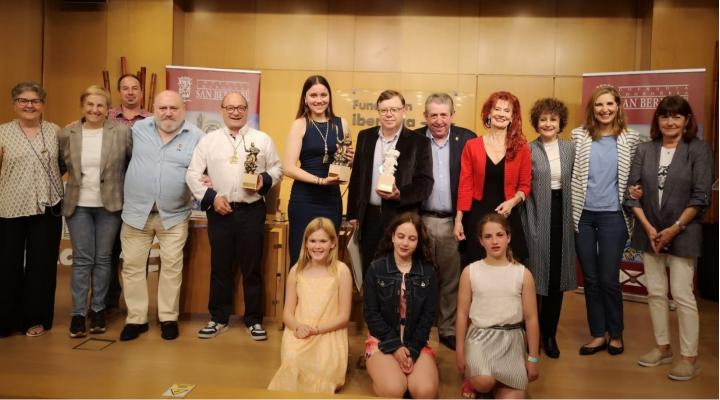 Cofradía San Bernabé con autoridades y premiados