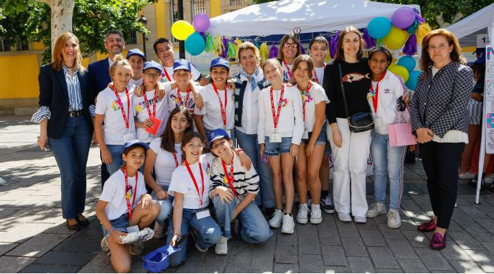 El mercado de cooperativas de Aprendiendo a emprender se ha celebrado esta mañana en Logroño.
