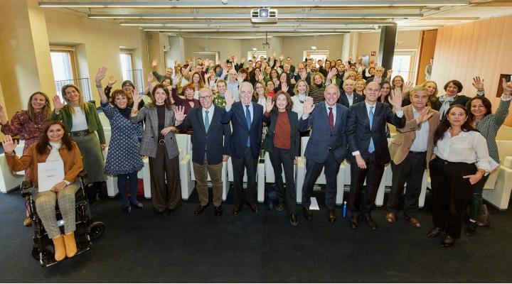 Foto de familia durante la entrega de los convenios sociales de Fundación Ibercaja en Madrid.