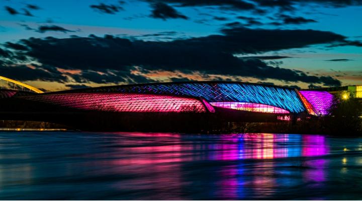 Mobility City iluminado para la ocasión con motivo de su tercer aniversario.