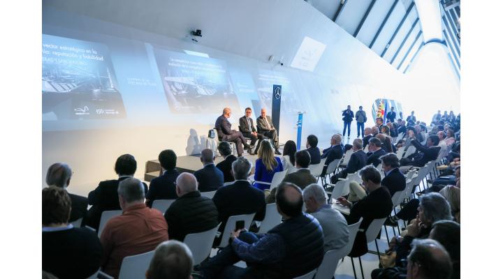Mesa redonda entre Reiner Hoeps, presidente de Mercedes-Benz España y José Luis Rodrigo, director general de Fundación Ibercaja.