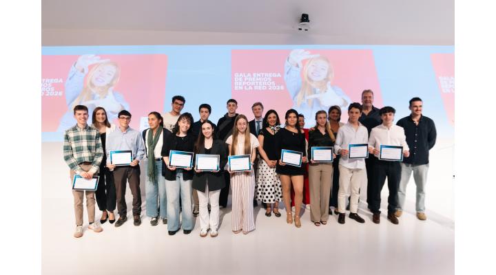 Foto de familia tras la entrega de los premios en Mobility City.
