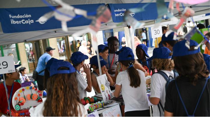 MÁS DE 400 ESCOLARES PARTICIPAN EN EL MERCADO DE “APRENDIENDO A EMPRENDER” IMPULSADO POR FUNDACIÓN IBERCAJA