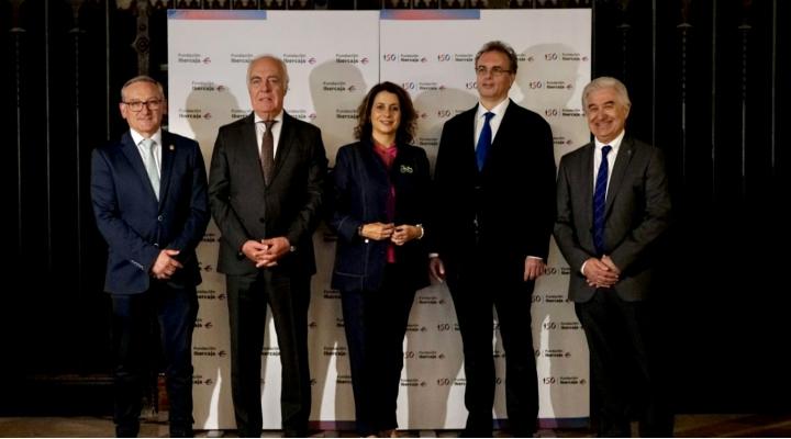 De izquierda a derecha: