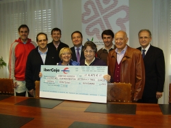 CÁRITAS HUESCA RECIBE LA RECAUDACIÓN DE LA  CARRERA POPULAR IBERCAJA