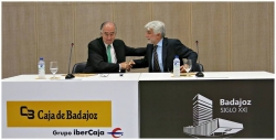 Firma de convenio entre Ibercaja y Fundación Caja Badajoz