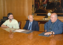 Firma convenio colaboración entre ibercaja y Centro Solidaridad Zaragoza