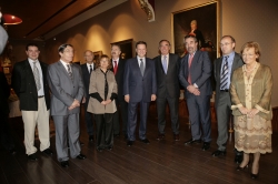 JUNTO A LOS GOYAS DEL SALÓN DORADO