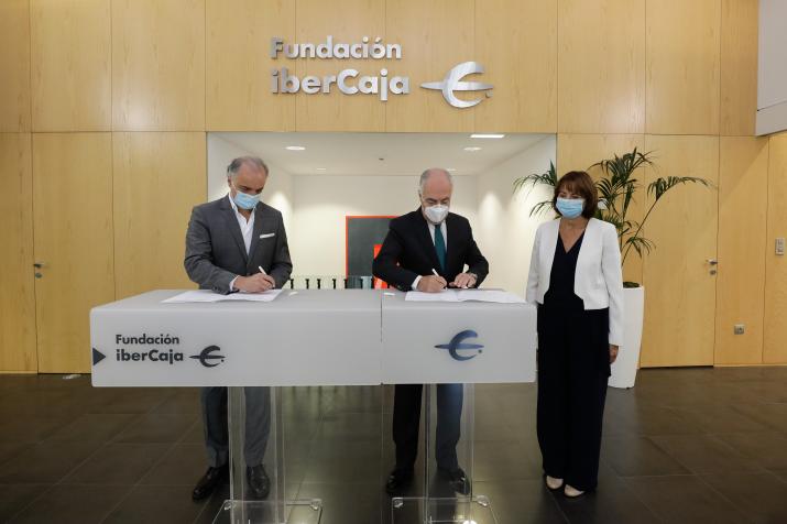 FIRMA DE CONVENIO DE FUNDACIÓN IBERCAJA Y KÜHNEL 