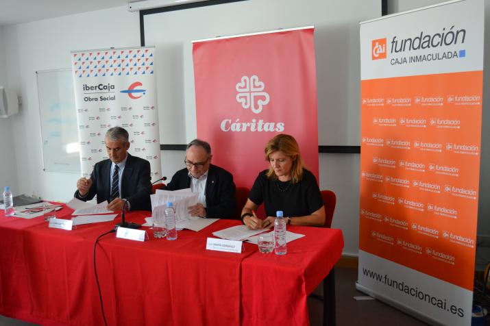 FIRMA DE CONVENIO DE LA FUNDACIÓN IBERCAJA Y FUNDACIÓN CAJA INMACULADA CON CÁRITAS