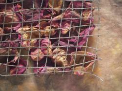 LA PLÁSTICA EXPERIMENTAL DE FERNANDO ESTALLO  DESPLIEGA SU POÉTICA EN CUADROS Y COLLAGES  EN IBERCAJA HUESCA