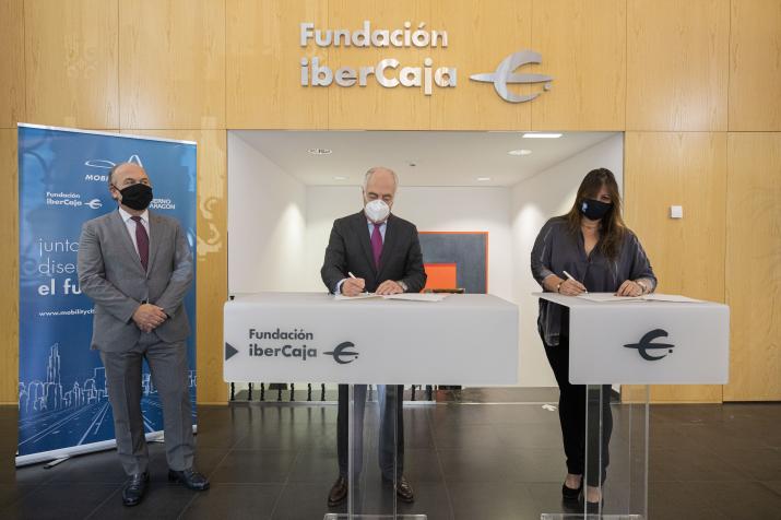 FIRMA DE ACUERDO DE FUNDACIÓN IBERCAJA Y DRÓNICA VALLEY