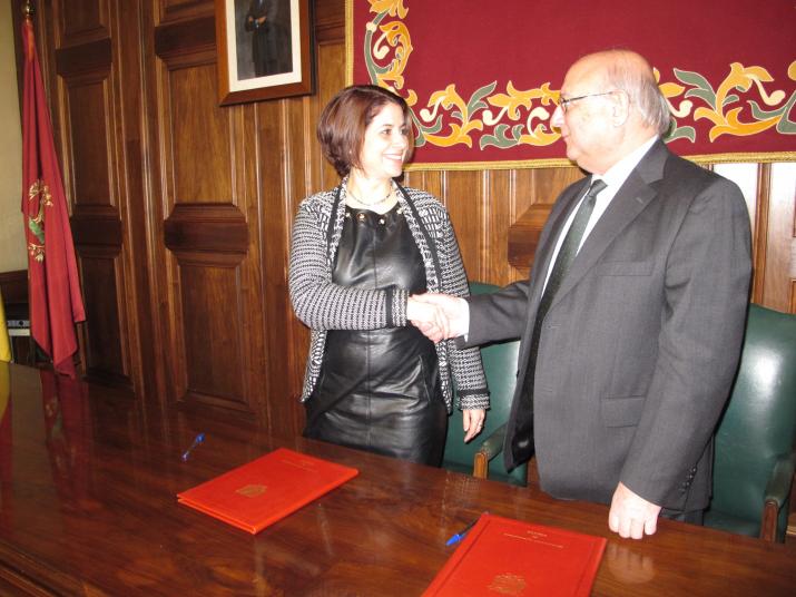 FIRMA DE CONVENIO DE LA OBRA SOCIAL DE IBERCAJA CON EL AYUNTAMIENTO DE TERUEL