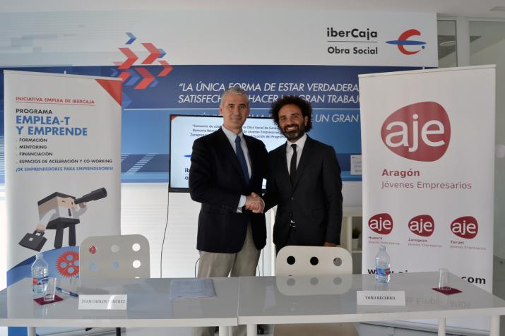 FIRMA DEL CONVENIO ENTRE AJE ZARAGOZA Y LA OBRA SOCIAL DE IBERCAJA PARA APOYAR EL EMPRENDIMIENTO
