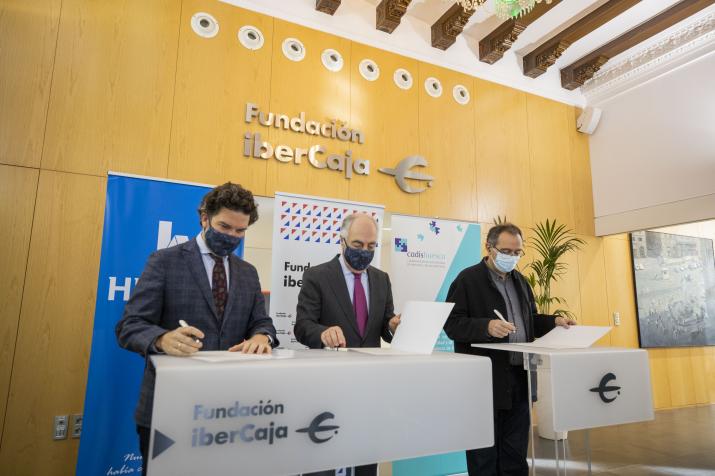 FIRMA DE CONVENIO DE FUNDACIÓN IBERCAJA, HENNEO Y CADIS HUESCA