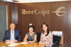 IBERCAJA FIRMA UN CONVENIO CON LA ASOCIACIÓN LAS ENCINAS DE GUADALAJARA
