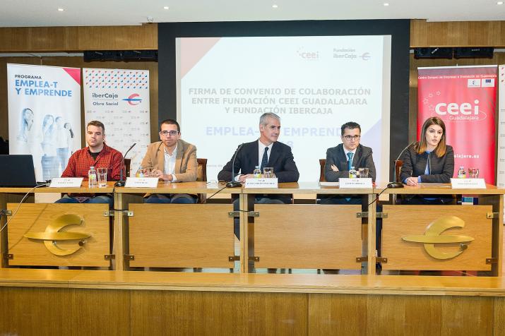  FIRMA DEL CONVENIO DE FUNDACIÓN IBERCAJA CON FUNDACIÓN CEEI GUADALAJARA PARA DESARROLLAR EL PROGRAMA EMPLEA-T Y EMPRENDE
