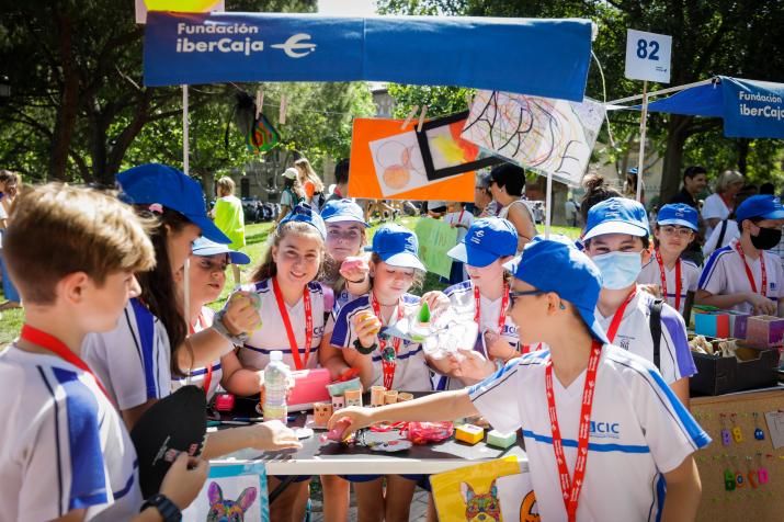 Mercadillo de cooperativas escolares del programa Aprendiendo a emprender con Ibercaja