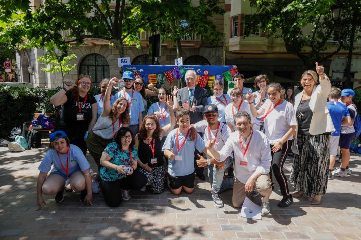 Mercadillo de cooperativas escolares del programa Aprendiendo a emprender con Ibercaja