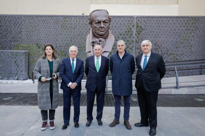 Presentación del busto de Goya, obra de Iñaki Rodríguez, en la sede central de Fundación Ibercaja