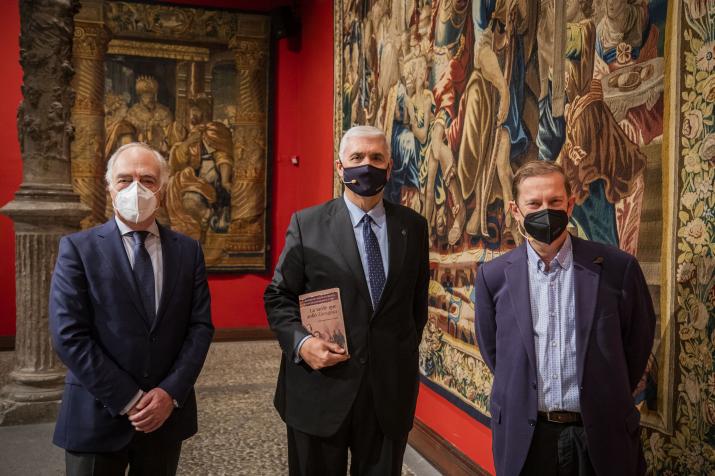 PRESENTACIÓN DE LA ÚLTIMA NOVELA DE DOMINGO BUESA EN EL PATIO DE LA INFANTA